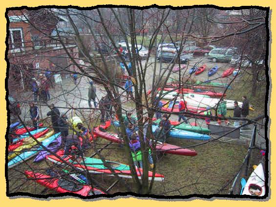 Blick von der Fugngerbrcke auf das Bootshausgelnde